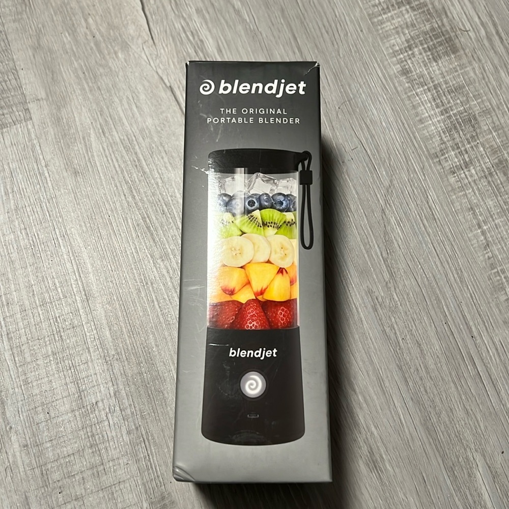 #472 NWOT Blendjet The original portable blender 16oz